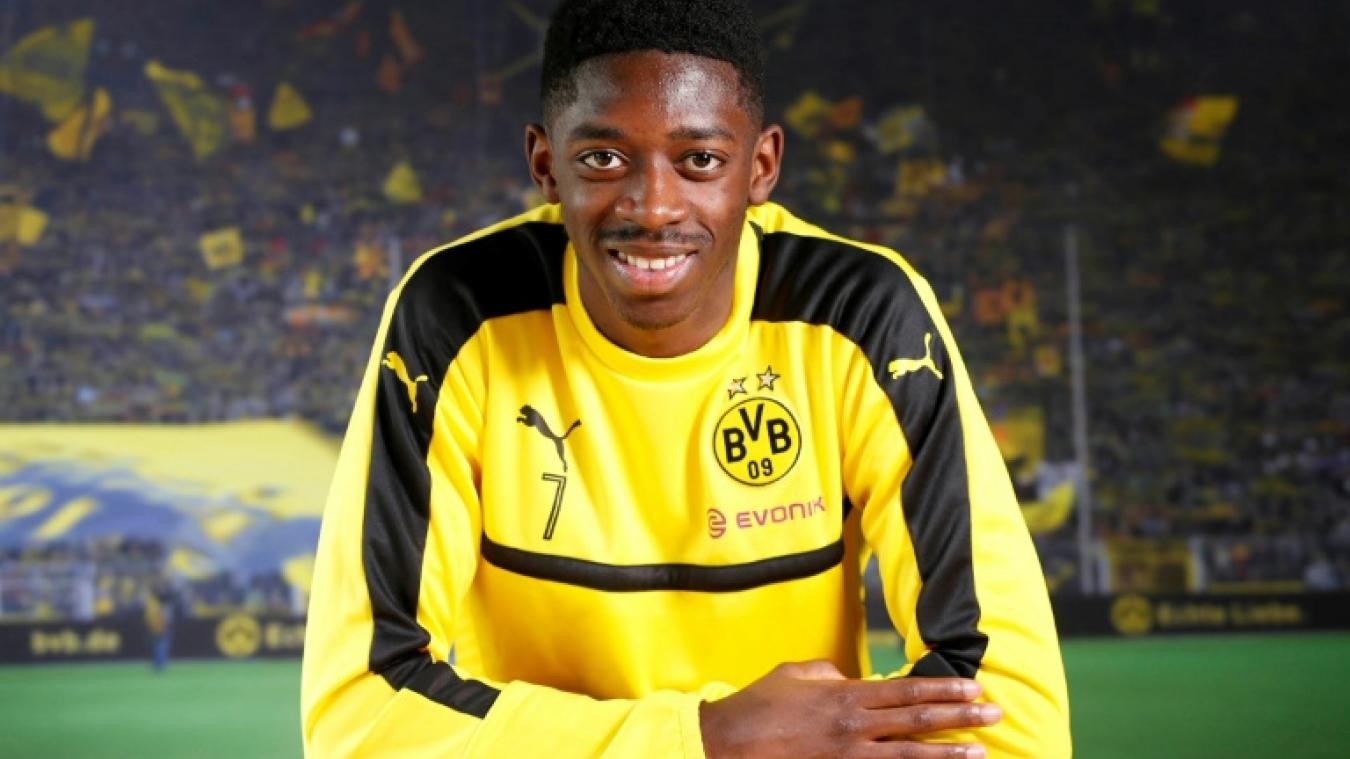 梅婷一家四口前往伯纳乌观战皇马vs尤文，女儿表示看完有点困（梅婷携家人四口现身伯纳乌观皇马对尤文，女儿笑称赛后有点困）