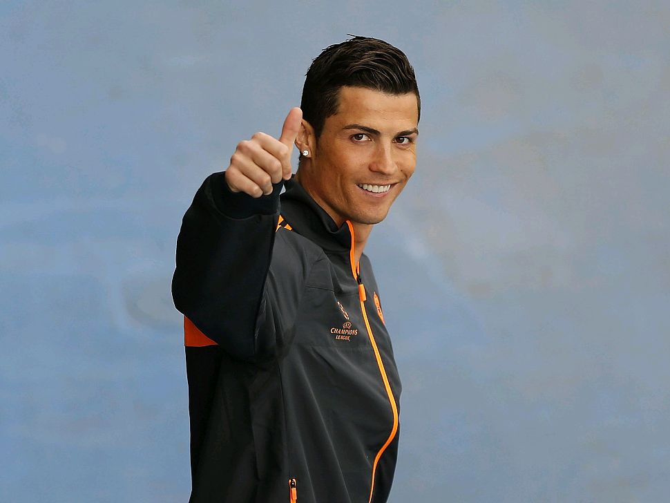 足球西甲豪门迎来连胜，状态回暖（西甲豪门重返胜轨，状态复苏）