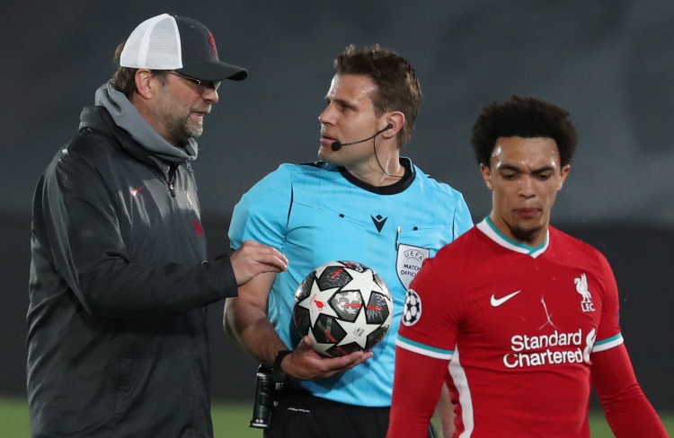 世体：弗里克希望球员全场都保持强度和专注，这样才有望成功（世体：弗里克要求球员贯穿全场保持强度与专注，称这是通往成功的关键）