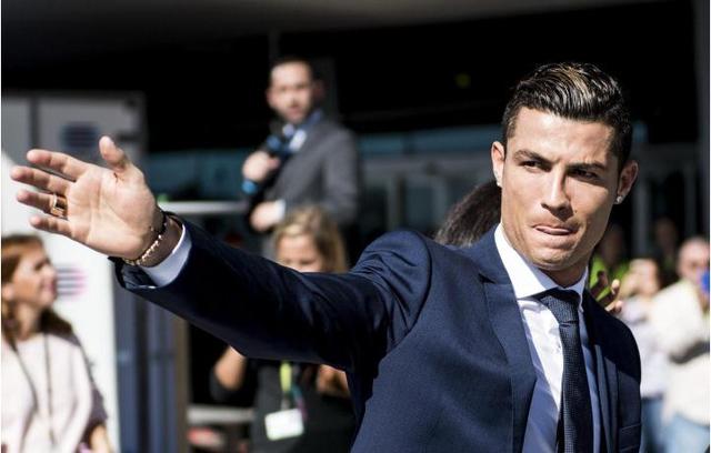 重回热刺主场并为个人壁画签名！孙兴慜：我感到无比荣幸（重返热刺主场为个人壁画签名，孙兴慜：倍感荣幸）