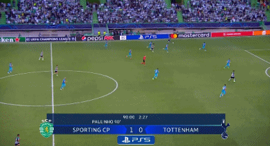 欧冠赛前穆里尼奥与两名昔日弟子重逢，并亲吻了斯内德的光头（欧冠赛前，穆里尼奥与两位旧部相聚，还亲吻了斯内德的光头）