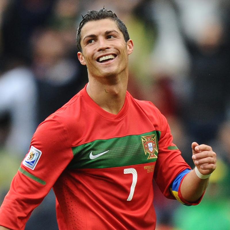 孙颖莎王楚钦赛前训练气氛轻松，大头仰头大笑，大笑引发全场欢笑（孙颖莎王楚钦赛前训练氛围轻松，大头仰天大笑点燃全场笑声）