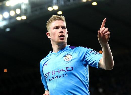 转会窗：尤文国米竞争21岁后卫，麦肯尼续约博弈（转会动态：尤文与国米争抢21岁后卫，麦肯尼续约谈判胶着）