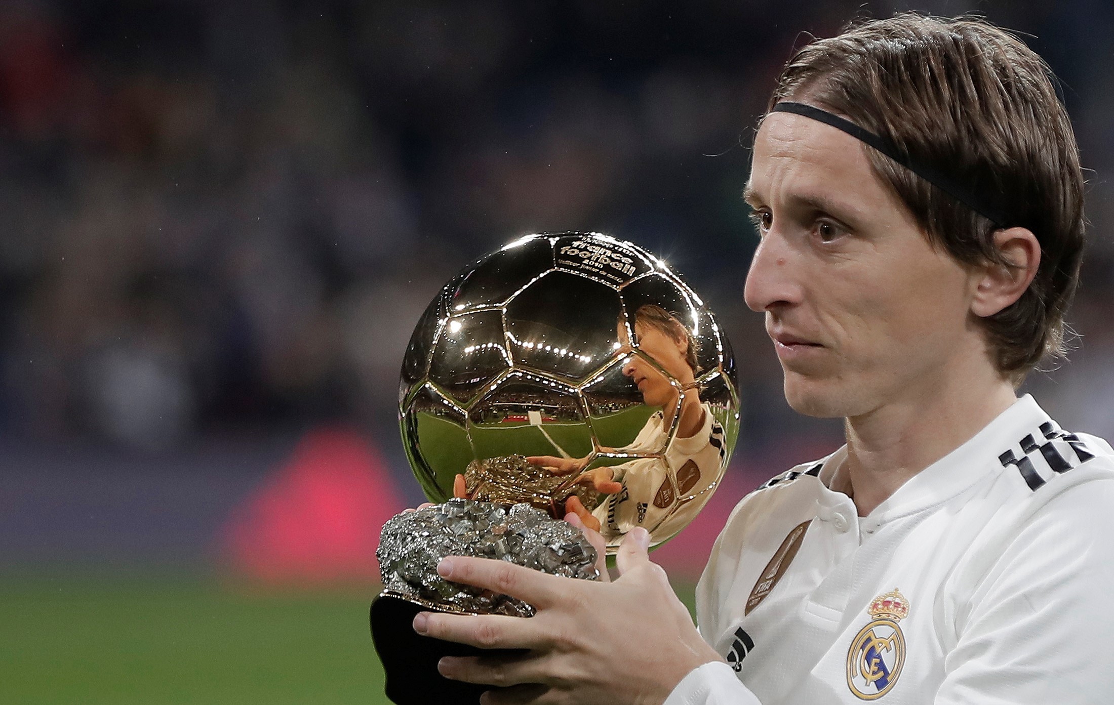 4豪门疯抢4000万巨星！26岁巴西妖王成冬窗最大悬念（四大豪门围抢4000万王牌！26岁巴西妖星成冬窗最大变数）