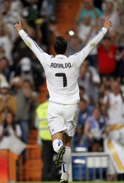 德转列本赛季30岁以上选手进球排行榜：凯恩领跑，...（德转公布本季30+球员进球榜：凯恩暂居榜首，...）