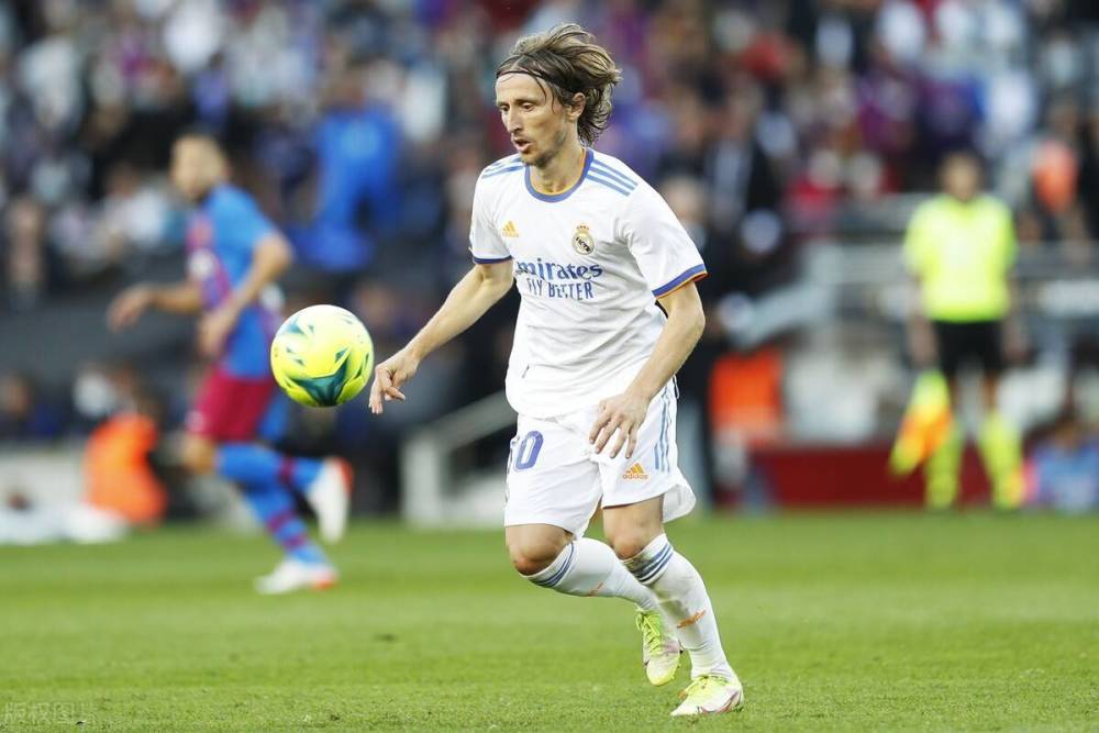 佛罗伦萨连续8场不胜，赛后哲科拿着扩音器与球迷沟通（佛罗伦萨已八战未胜，哲科赛后持扩音器与球迷沟通）