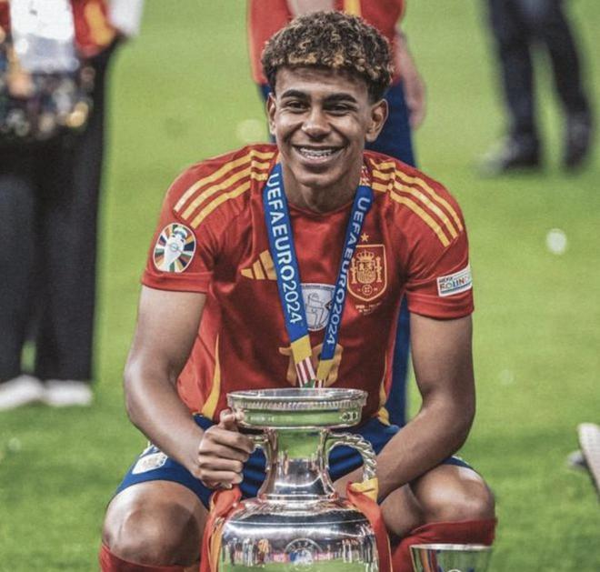 科曼：感谢拜仁邀请我回来，很荣幸与大家分享那些美好时光（科曼：感激拜仁邀请我回归，能与大家共同回忆那段美好时光倍感荣幸）